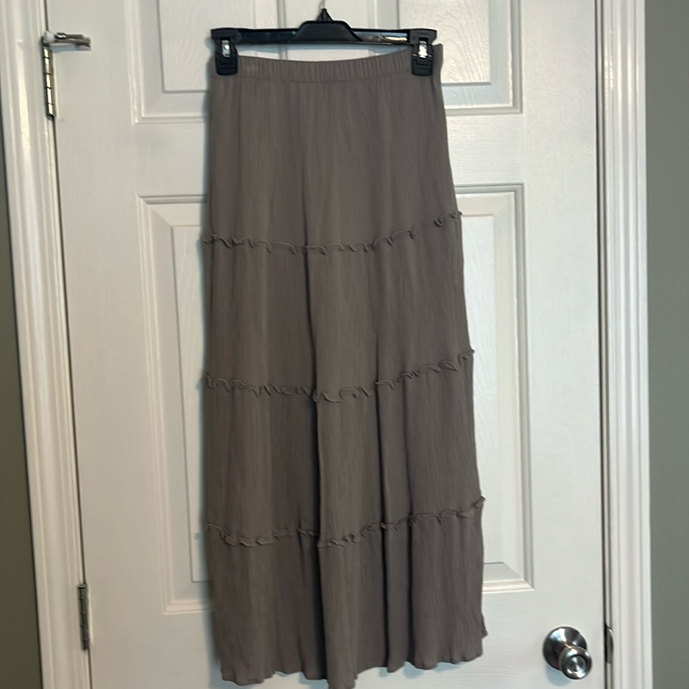 Hollister extra small broomstick skirt